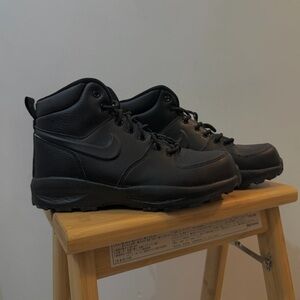 Nike Manoa 17 Big Kids Casual Boots